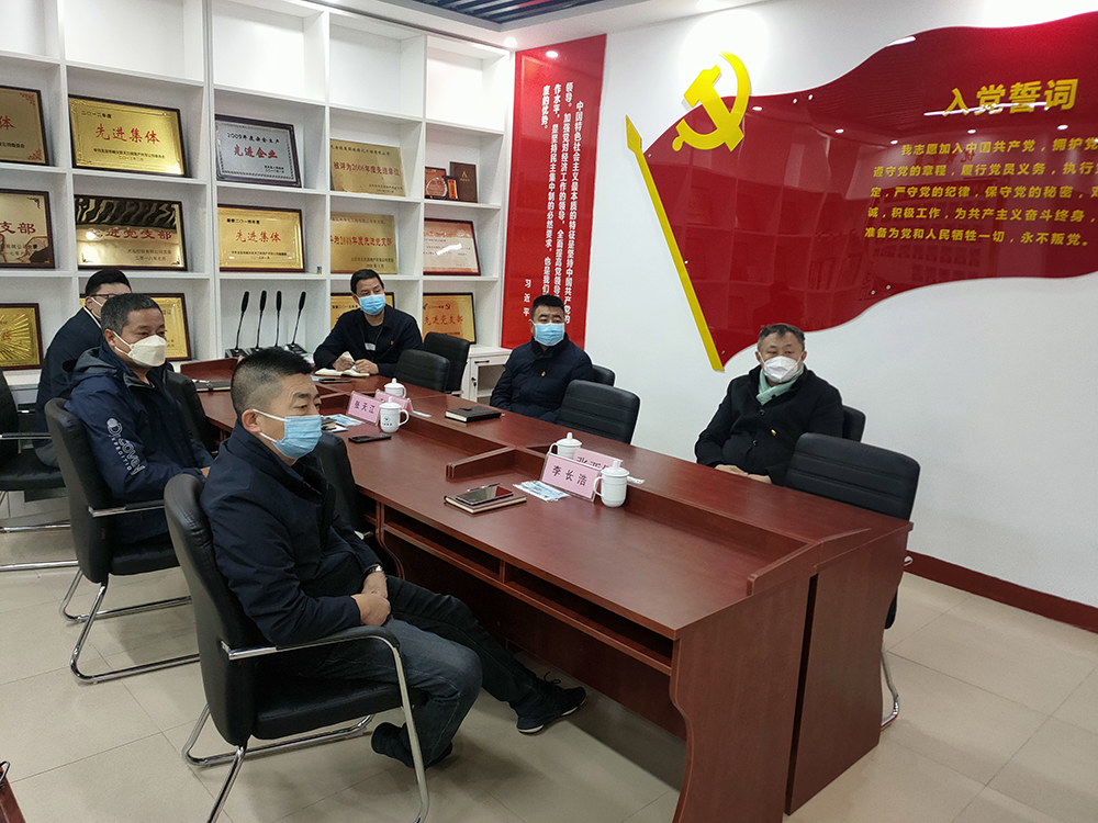 大宝娱乐党委委员、副司理张亚民为天房绿茵党员讲“忠诚、清洁、继续” ——党的二十大精神专题党课